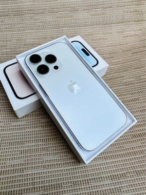 Iphone 14 pro 128gb openline Like new 1 month old 100% battery health
