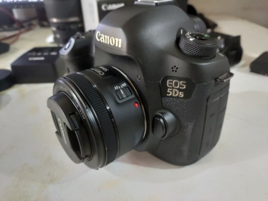 Canon 5ds with 50mm 1.8 stm 50 megapixel camera