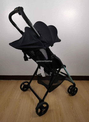 Combi F2 lightweight stroller