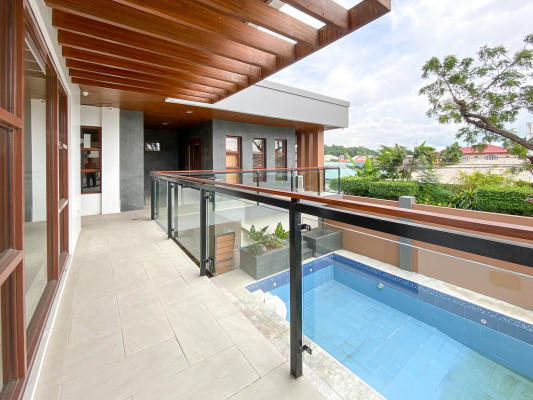 Captivating Bright House and Lot for Sale in BF Homes Paranaque⠀