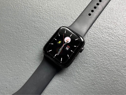 APPLE WATCH SE 44mm | Space Gray Aluminum Case