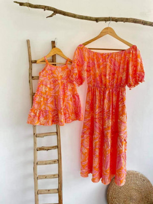 MOTHER AND DAUGHTER TWINNY