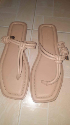 CHARLES AND KEITH SG THONG