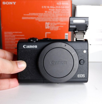 Canon M200 2 Lens Mirrorless 4k UHD video for vlog latest