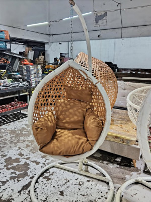 HANGING EGG CHAIR