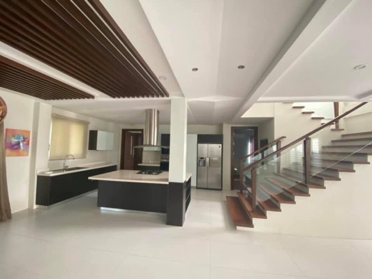 2 STOREY NORTHCREST HOUSE & LOT FOR SALE