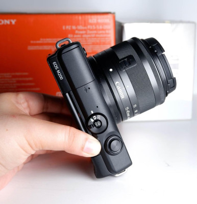 Canon M200 2 Lens Mirrorless 4k UHD video for vlog latest