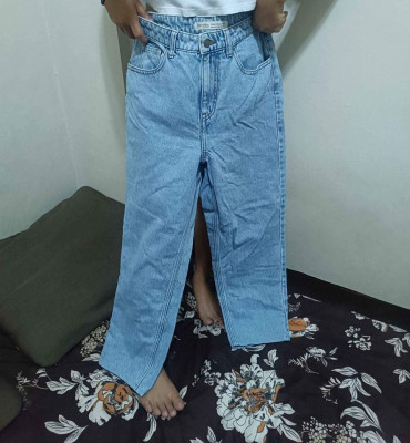 AUTHENTIC BERSHKA MOM JEANS