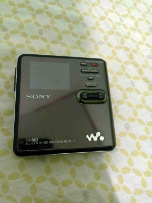 SONY MZ-RH10 HI-MD (BLACK) PORTABLE RECORDER/PLAYER