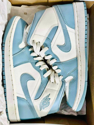 Air Jordan 1 Mid “UNC” Blue-Sail