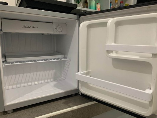 Hanabishi Personal Refrigerator - Rush Dau Area Pick up Only