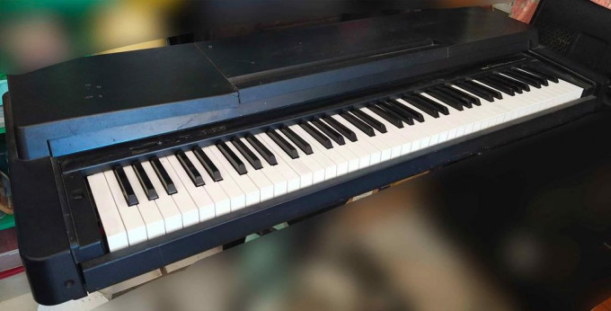 YAMAHA CLAVINOVA CLP-250 PIANO