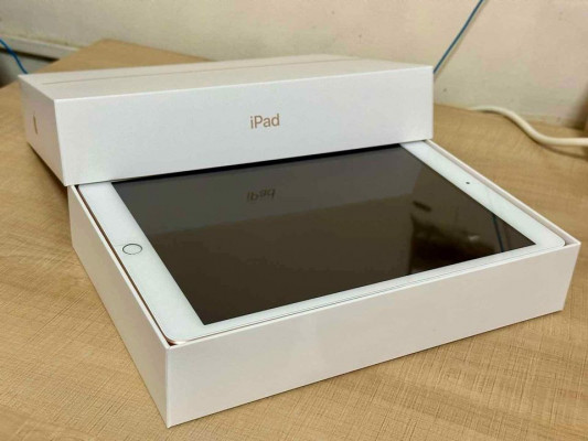 For sale iPad (8th Generation) Wi-Fi only