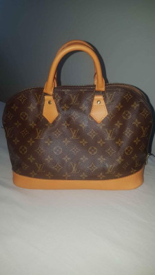 💯% authentic Louis Vuitton