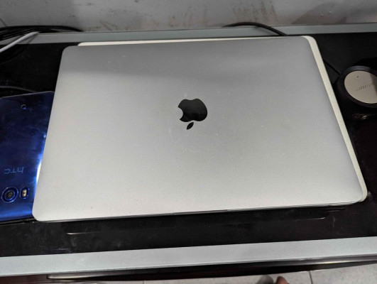 MacBook pro 2022 M2