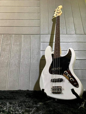 CLIFTON JAZZBASS 4 STRINGS