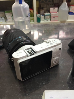 Samsung mirror less camera