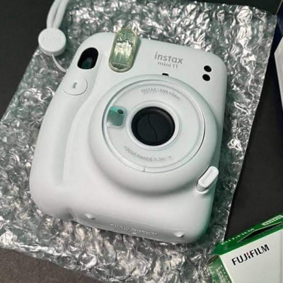 INSTAX MINI 11 (ICE WHITE)