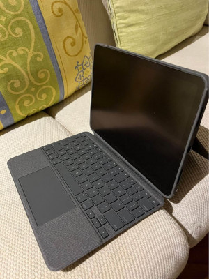 Logitech Combo Touch Keyboard for iPad Air 4th Gen 2020