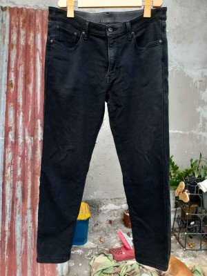 Uniqlo Ezy Jeans Large W33 to 35