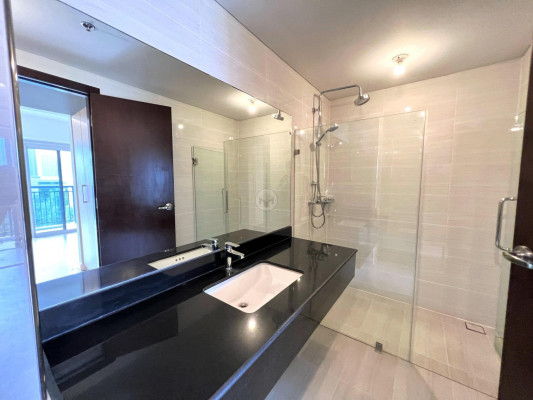 A Bright and Spacious Condo for Sale in BGC, Taguig City