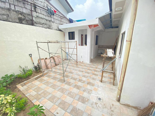 FULLY RENOVATED 2 STOREY HOUSE AND LOT INFRONT OF SM SOUTHMALL