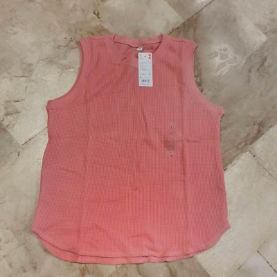 UNIQLO Peach colored vest