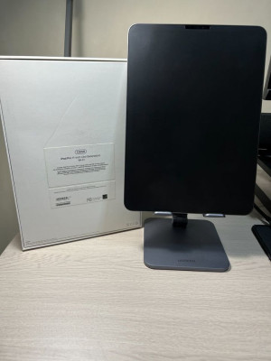 iPad Pro 11" M1 128GB Space Grey + Keyboard , Pen, Cases