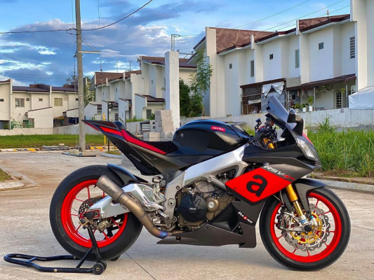 APRILIA RSV4 2015 limited