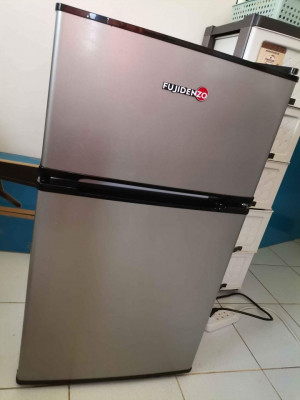 Fujidenzo 2 Door Ref