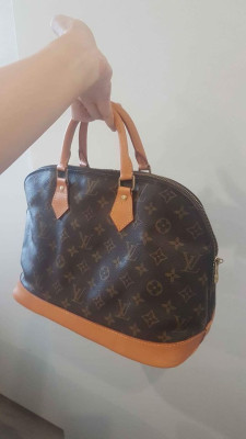 💯% authentic Louis Vuitton
