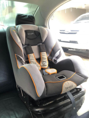 Brevi Car Seat - Rear and Front facing for 3 mos to 3 years