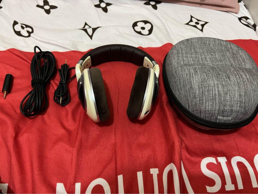 [SELLING] Sennheiser HD599