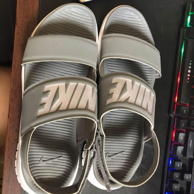 HOLIDAY SALE - FREE SHIPPING📍 PRELOVED WOMENS Nike Tanjun Sandals (US SIZE 12)