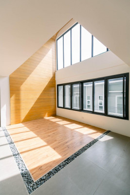 ⁣⁣Impressive Muji Inspired Duplex near BGC