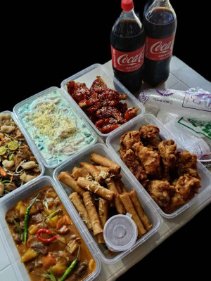 Food trays to go