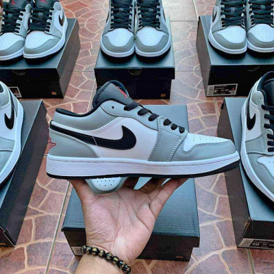 Jordan 1 Low 'Light Smoke Grey'