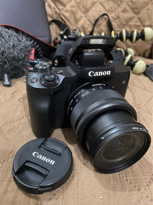 CANON M50