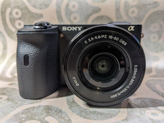 Sony a6600 w/ kit lens + cage