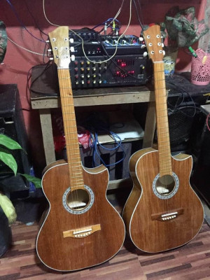 Direct Supplier Buy brandnew acoustic guitar with free ukulele and moree.