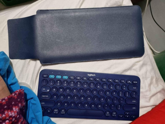Logitech K380 Keyboard w/ Leather Case/Mousepad