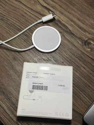 Apple MagSafe wireless charger