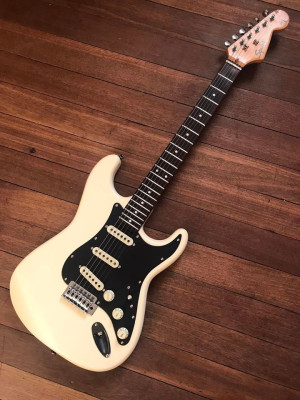 Squier Stratocaster California Series Flat Vintage White