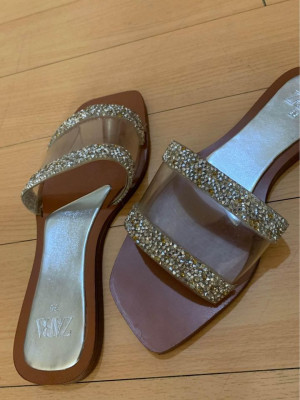 Size 5 Zara Flats