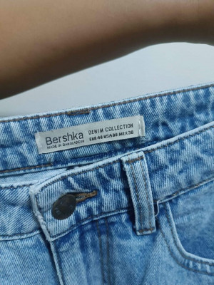 AUTHENTIC BERSHKA MOM JEANS