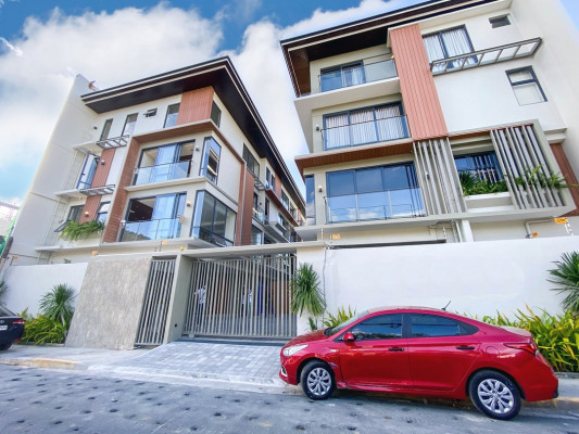 ⁣Majestic Contemporary Townhouse for Sale in Paco Manila⠀