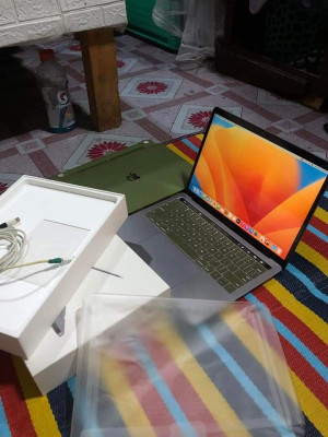 MACBOOK PRO TOUCHBAR i5 2019