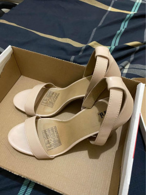 Nude / Beige High Heels Size 10 ( Fioni - Payless )
