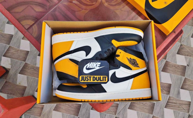 Air Jordan 1 High Taxi Size 10.5 Mens