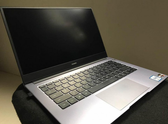 Huawei MateBook D14 AMD Ryzen 7 3700U 8GB RAM 512GB SSD AMD Vega 10 Graphics